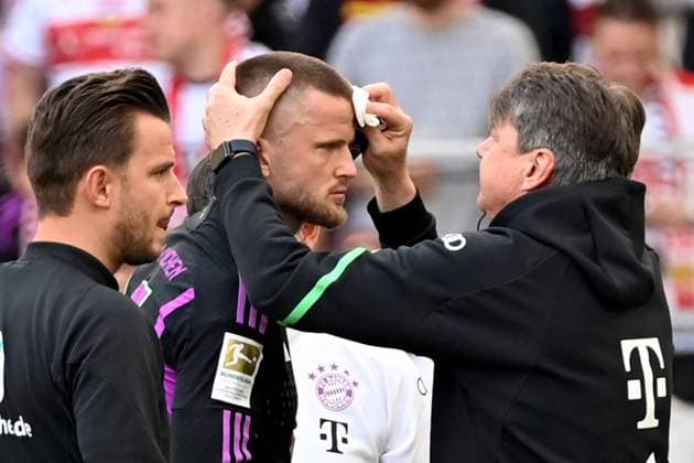 04 05 2024, xjrdrx, Soccer 1 Bundesliga, VfB Stuttgart FC Bayern Munich emspor, v l Eric Dier of Bayern Munich is treated DFL DFB REGULATIONS PROHIBIT ANY USE OF PHOTOGRAPHS as IMAGE SEQUENCES and or QUASI VIDEO Stuttgart