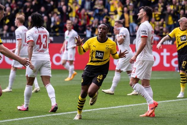 GER, 1 FBL Borussia Dortmund vs FC Augsburg 04 05 2024, Signal Iduna Park, Dortmund, GER, 1 FBL Borussia Dortmund vs FC Augsburg In the picture Goal celebrations over the goal for 3 0 by Youssoufa Moukoko BV Borussia Dortmund, 18 nordphotoxGmbHxx xChristianxSchulze nph000300
