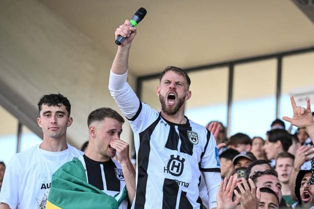04 05 2024, Ulm, Germany, Donaustadion, SSV Ulm 1846 Fussball vs FC Viktoria Koeln 3 Liga, Johannes Reichert SSV Ulm 1846 Fussball gestures, gestures Photo H Langer DFB DFL REGULATIONS PROHIBIT ANY USE OF PHOTOGRAPHS AS IMAGE SEQUENCES AND OR QUASI VIDEO Ulm Donaustadion Germany 062_062_ULMVIK20240504_061 Langer-541