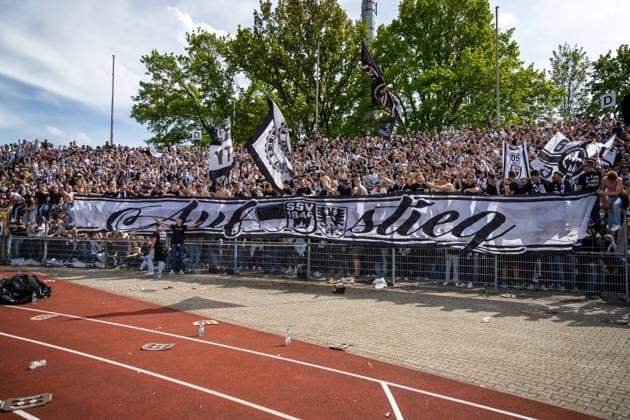 The fan curve of SSV Ulm, with the inscription Aufstieg ¨¨GER, SSV Ulm 1846 Fussball vs FC Viktoria Koeln, Fußball, 3 Liga, 36 Spieltag, Spielzeit 2023 2024, 04 05 2024, ¨DFB DFL regulations prohibit any use of photographs as image sequences and or quasi video ,¨ SSV Ulm 1846 Fussball FC Viktoria Koeln , Fußball, 3 Liga, 36 Spieltag, Spielzeit 2023 2024, 04 05 2024 Ulm Copyright: xDennisxDuddek xEibnerxPressefotox EP_DDK