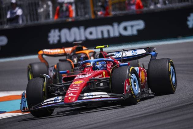 55 SAINZ Carlos (spa), Scuderia Ferrari HP SF-24, action during the Formula 1 Crypto.com Miami Grand Prix 2024, 6th round of the 2024 Formula One World Championship, WM, Weltmeisterschaft from May 3 to 5, 2024 on the Miami International Autodrome, in Miami, United States of America - F1 - MIAMI GRAND PRIX 2024 DPPI Panoramic  240504_R06_MIAMI_DP_EA028371