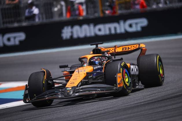 81 PIASTRI Oscar (aus), McLaren F1 Team MCL38, action during the Formula 1 Crypto.com Miami Grand Prix 2024, 6th round of the 2024 Formula One World Championship, WM, Weltmeisterschaft from May 3 to 5, 2024 on the Miami International Autodrome, in Miami, United States of America - F1 - MIAMI GRAND PRIX 2024 DPPI Panoramic  240504_R06_MIAMI_DP_EA028378