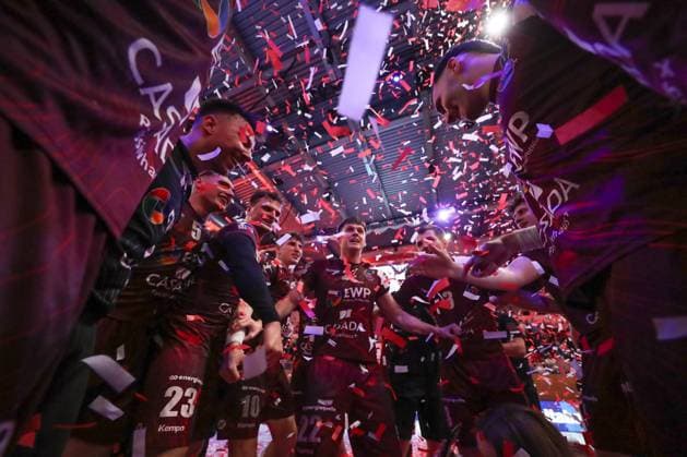 04 05 2024, xtgx, Handball 2 Handballbundesliga, 1 VfL Potsdam TV Grosswallstadt emspor, v l Potsdam jubilation over the victory, jubilation after the end of the game, Climbing up into the 1 Handball Bundesliga Potsdam