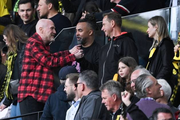 Matthias Sammer advisor Borussia Dortmund , left , welcomes Patrick Owomoyela and former BVB player Jörg Heinrich 04 05 2024, Soccer 1 Bundesliga, Matchday 32, Season 2023 2024 Borussia Dortmund FC Augsburg 5 1 Dortmund Signal Iduna Park North Rhine-Westphalia Germany Team2