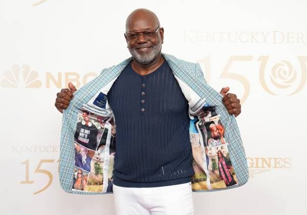 LOUISVILLE, KY - MAY 04: Legendary NFL, American Football Herren, USA running back Emmitt Smith walks the red carpet before the 150th running of the Kentucky Derby on May 4, 2024, at Churchill Downs in Louisville, Ky. (Photo by Jeff Moreland Icon Sportswire) HORSE RACING: MAY 04 Kentucky Derby EDITORIAL USE ONLY Icon168240504027