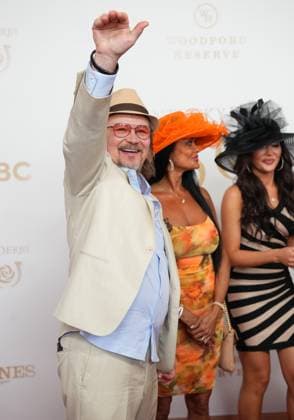 LOUISVILLE, KY - MAY 04: Country singer Travis Tritt walks the red carpet before the 150th running of the Kentucky Derby on May 4, 2024, at Churchill Downs in Louisville, Ky. (Photo by Jeff Moreland Icon Sportswire) HORSE RACING: MAY 04 Kentucky Derby EDITORIAL USE ONLY Icon168240504033
