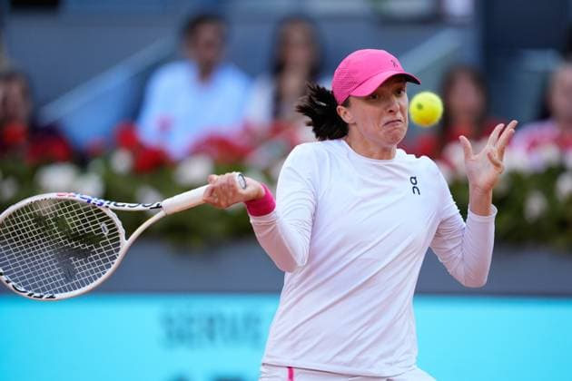 May 4, 2024, Madrid, Madrid, SPAIN: Iga Swiatek of Poland in action against Aryna Sabalenka of Belarus during the WTA, Tennis Damen Singles Final of the Mutua Madrid Open 2024, ATP, Tennis Herren Masters 1000 and WTA 1000, tournament celebrated at Caja Magica on Mayo 04, 2024 in Madrid, Spain. Madrid SPAIN - ZUMAa181 20240504_zaa_a181_181 Copyright: xOscarxJ.xBarrosox