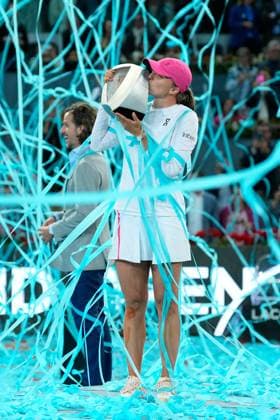 May 4, 2024, Madrid, Madrid, SPAIN: Iga Swiatek of Poland poses for photo with the winner trophy after winning against Aryna Sabalenka of Belarus during the WTA, Tennis Damen Singles Final of the Mutua Madrid Open 2024, ATP, Tennis Herren Masters 1000 and WTA 1000, tournament celebrated at Caja Magica on Mayo 04, 2024 in Madrid, Spain. Madrid SPAIN - ZUMAa181 20240504_zaa_a181_221 Copyright: xOscarxJ.xBarrosox