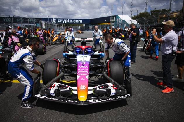 03 RICCIARDO Daniel (aus), Visa Cash App RB F1 Team VCARB 01, action during the Formula 1 Crypto.com Miami Grand Prix 2024, 6th round of the 2024 Formula One World Championship, WM, Weltmeisterschaft from May 3 to 5, 2024 on the Miami International Autodrome, in Miami, United States of America - F1 - MIAMI GRAND PRIX 2024 DPPI Panoramic  240504_R06_MIAMI_DP_EA026448