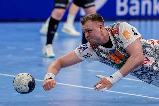Justus Fischer Die Recken, 54 , Action, Action, Game scene, 04 05 2024, Mannheim Germany , Handball, Bundesliga, Rhein Neckar Löwen TSV Hannover Burgdorf xozx