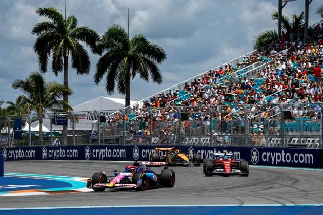 03 RICCIARDO Daniel (aus), Visa Cash App RB F1 Team VCARB 01, action during the Formula 1 Crypto.com Miami Grand Prix 2024, 6th round of the 2024 Formula One World Championship, WM, Weltmeisterschaft from May 3 to 5, 2024 on the Miami International Autodrome, in Miami, United States of America - F1 - MIAMI GRAND PRIX 2024 DPPI Panoramic  240504_R06_MIAMI_DP_jk15114