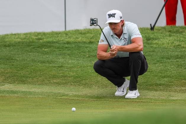 MCKINNEY, TX - MAY 04: Jake Knapp (USA) lines up a birdie attempt on the 16th green during the third round of the PGA, Golf Herren CJ CUP Byron Nelson on May 4, 2024, at TPC Craig Ranch in McKinney, TX. (Photo by David Buono Icon Sportswire) GOLF: MAY 04 PGA CJ CUP Byron Nelson EDITORIAL USE ONLY Icon240504188