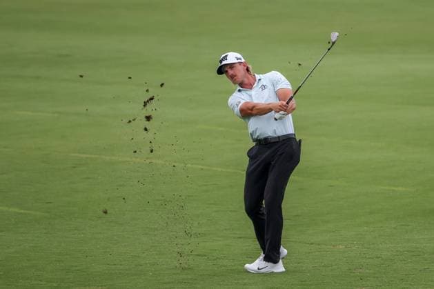 MCKINNEY, TX - MAY 04: Jake Knapp (USA) plays his third shot on the 18th hole during the third round of the PGA, Golf Herren CJ CUP Byron Nelson on May 4, 2024, at TPC Craig Ranch in McKinney, TX. (Photo by David Buono Icon Sportswire) GOLF: MAY 04 PGA CJ CUP Byron Nelson EDITORIAL USE ONLY Icon240504200