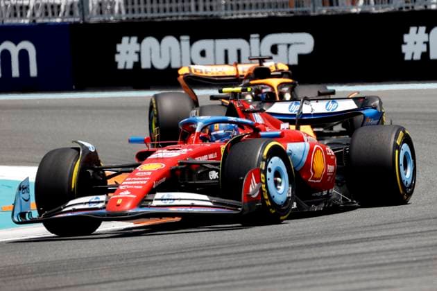 MIAMI GARDENS, FL - MAY 04: Scuderia Ferrari driver Carlos Sainz 55 of Spain races in turn 1 during the running of the F1 Sprint Race on May 4, 2024 at the Miami International Autodrome in Miami Gardens, FL. (Photo by Jeff Robinson Icon Sportswire) AUTO: MAY 04 F1 Crypto.com Miami Grand Prix EDITORIAL USE ONLY Icon24050415261