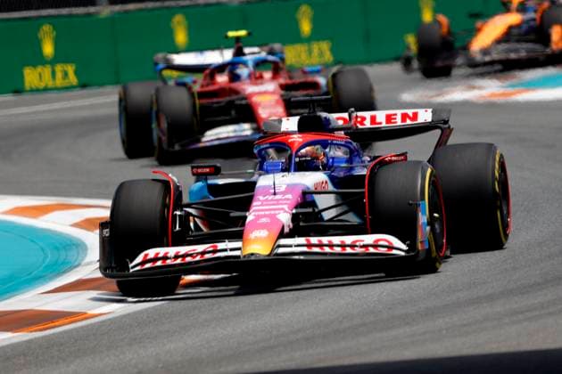 MIAMI GARDENS, FL - MAY 04: Visa Cash App RB F1 Team driver Daniel Ricciardo 3 of Australia enters turn 2 during the running of the F1 Sprint Race on May 4, 2024 at the Miami International Autodrome in Miami Gardens, FL. (Photo by Jeff Robinson Icon Sportswire) AUTO: MAY 04 F1 Crypto.com Miami Grand Prix EDITORIAL USE ONLY Icon24050416631