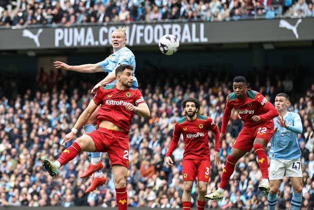 Premier League Manchester City v Wolverhampton Wanderers Erling Haaland of Manchester City heads on goal during the Premier League match Manchester City vs Wolverhampton Wanderers at Etihad Stadium, Manchester, United Kingdom, 4th May 2024 (Photo by Mark Cosgrove News Images) Manchester Etihad Stadium Manchester United, ManU Kingdom Copyright: xMarkxCosgrove NewsxImagesx