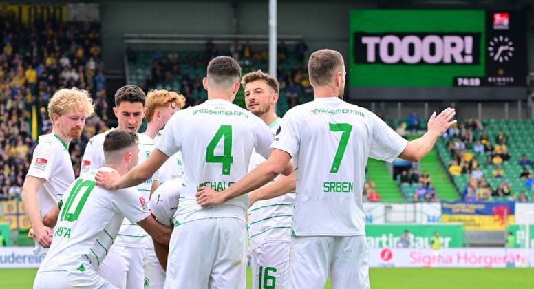 04 05 2024 Soccer Season 2023 2024 2 Soccer Bundesliga 32 Matchday SpVgg Greuther Fürth Kleeblatt TSV Eintracht Braunschweig BTSV Sportfoto Zink xwoxzix DFL regulations prohibit any use of photographs as image sequences and or quasi video only for editorial use Torjubel Jubel nach Treffer Tor Torschuß zum 3 2 durch Armindo Sieb 30, SpVgg Greuther Fürth