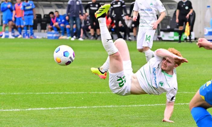 04 05 2024 Soccer Season 2023 2024 2 Soccer Bundesliga 32 Matchday SpVgg Greuther Fürth Kleeblatt TSV Eintracht Braunschweig BTSV Sportfoto Zink xwoxzix DFL regulations prohibit any use of photographs as image sequences and or quasi video only for editorial use Robert Wagner 22, SpVgg Greuther Fürth