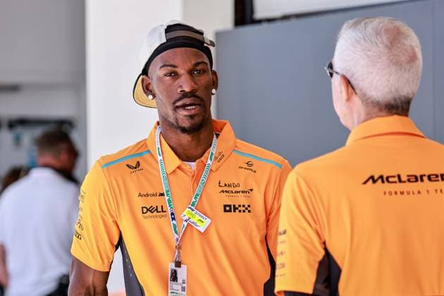 04 05 2024, xrarjax, Motorsport Formula 1, Grand Prix of Miami 2024 emspor, v l Jimmy Butler NBA star of the Miami Heat visiting McLaren Miami