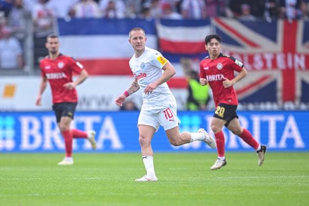 05 05 2024, Soccer, 2 Bundesliga, 32 Matchday Season 2023 2024, SV Wehen Wiesbaden Holstein Kiel, Lewis Holtby Holstein Kiel xRHR PHOTO TKx Copyright: RHR-FOTOx RHR-FOTO TK