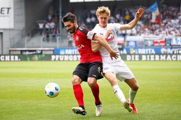 05 05 2024, xavx, Soccer 2 Bundesliga, SV Wehen Wiesbaden Holstein Kiel emspor, v l Sascha Mockenhaupt SV Wehen Wiesbaden , Tom Rothe Holstein Kiel DFL DFB REGULATIONS PROHIBIT ANY USE OF PHOTOGRAPHS as IMAGE SEQUENCES and or QUASI VIDEO Wiesbaden