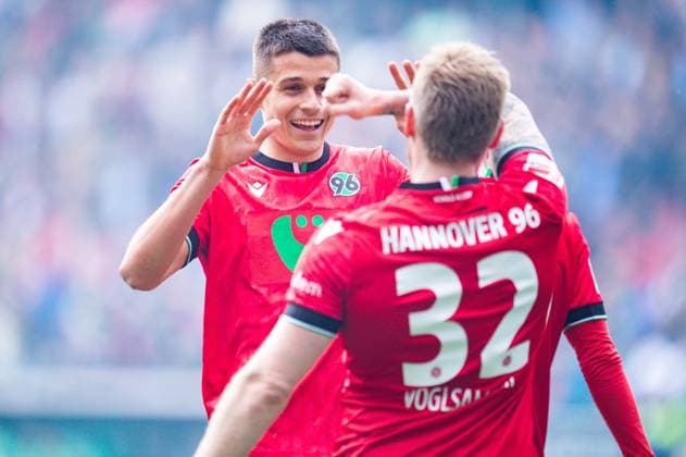 05 05 2024 Soccer, 2023 2024, 1 Bundesliga, Matchday 32, Hannover 96 SC Paderborn 07 R Andreas Voglsammer Hannover celebrates after his goal to 2 0 with L Nicolo Tresoldi Hannover DFL REGULATIONS PROHIBIT ANY USE OF PHOTOGRAPHS AS IMAGE SEQUENCES AND OR QUASI VIDEO