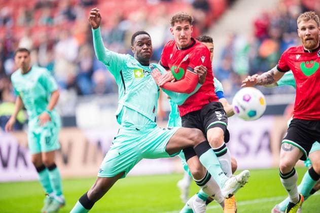 05 05 2024 Soccer, 2023 2024, 1 Bundesliga, 32 Matchday, Hannover 96 SC Paderborn 07 L R Jesse Edem Tugbenyo Paderborn , Phil Neumann Hannover DFL REGULATIONS PROHIBIT ANY USE OF PHOTOGRAPHS AS IMAGE SEQUENCES AND OR QUASI VIDEO