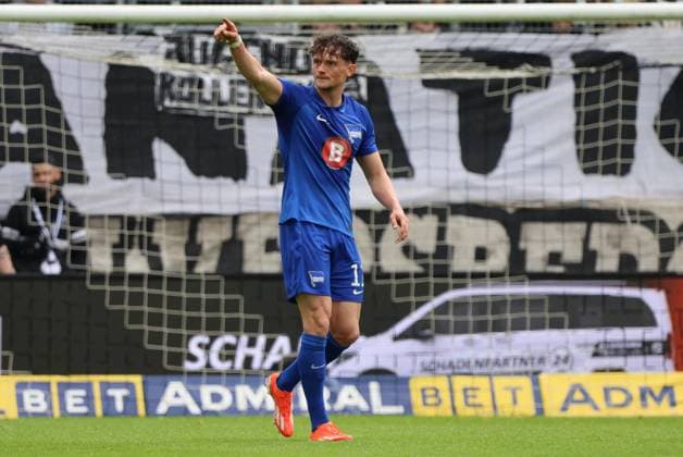 05 05 2024, Soccer, Men, 2 Bundesliga, Season 2023 2024, SV 07 Elversberg Hertha BSC Berlin, Goal celebration to 1 1, Goal by an own goal of Florian Le Joncour SV 07 Elversberg , Fabian Reese Hertha BSC Elversberg Ursapharm Arena an der Kaiserlinde Saarland Germany EN