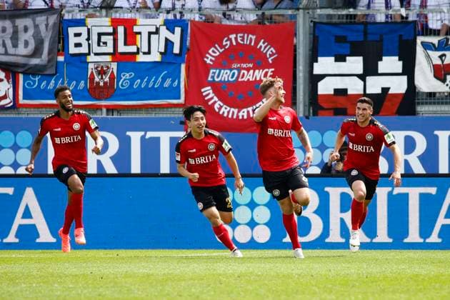 05 05 2024, xavx, Fussball 2 Bundesliga, SV Wehen Wiesbaden Holstein Kiel emspor, v l celebrate the goal, The goal celebration for 1 0 by Marcus Mathisen SV Wehen Wiesbaden The goal was subsequently taken back by VAR decision DFL DFB REGULATIONS PROHIBIT ANY USE OF PHOTOGRAPHS as IMAGE SEQUENCES and or QUASI VIDEO Wiesbaden