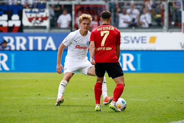 05 05 2024, xavx, Soccer 2 Bundesliga, SV Wehen Wiesbaden Holstein Kiel emspor, v l Fiete Arp Holstein Kiel , Robin Heußer SV Wehen Wiesbaden DFL DFB REGULATIONS PROHIBIT ANY USE OF PHOTOGRAPHS as IMAGE SEQUENCES and or QUASI VIDEO Wiesbaden