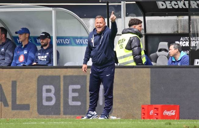 05 05 2024, Football, Men, 2 Bundesliga, Season 2023 2024, SV 07 Elversberg Hertha BSC Berlin, Coach Pal Dardai Hertha BSC stands on the touchline and gives instructions Elversberg Ursapharm Arena an der Kaiserlinde Saarland Germany EN