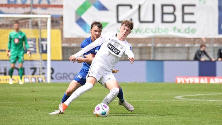 05 05 2024, Football, Men, 2 Bundesliga, Season 2023 2024, SV 07 Elversberg Hertha BSC Berlin, Pascal Klemens Hertha BSC Paul Wanner SV 07 Elversberg Elversberg Ursapharm Arena an der Kaiserlinde Saarland Germany EN