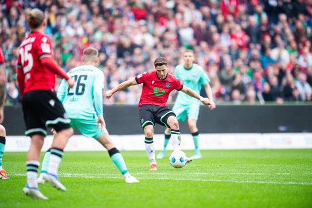 05 05 2024 Soccer, 2023 2024, 1 Bundesliga, Matchday 32, Hannover 96 SC Paderborn 07 Enzo Leopold Hannover DFL REGULATIONS PROHIBIT ANY USE OF PHOTOGRAPHS AS IMAGE SEQUENCES AND OR QUASI VIDEO