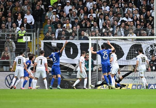 Soccer 2 Bundesliga Season 2023 24 19 04 2024 Ursapharm Arena SV Elversberg elv Hertha BSC Berlin her The 1 1 for Hertha is on the way, Haris TABAKOVIC Hertha BSC Berlin , Nr 25, is already cheering Soccer 2 Bundesliga SV Elversberg