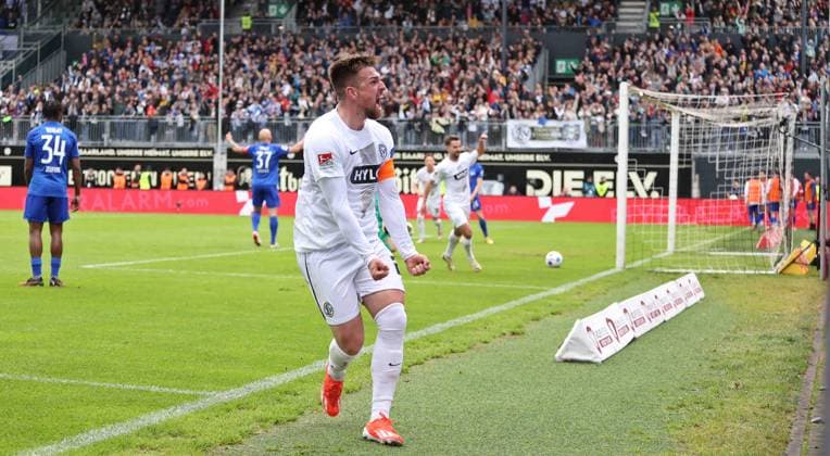 05 05 2024, Football, Men, 2 Bundesliga, Season 2023 2024, SV 07 Elversberg Hertha BSC Berlin, Luca Schnellbacher SV 07 Elversberg celebrates his goal for 2 1 Elversberg Ursapharm Arena an der Kaiserlinde Saarland Germany EN