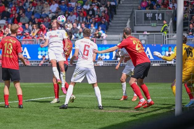 05 05 2024, Soccer, 2 Bundesliga, 32 Matchday Season 2023 2024, SV Wehen Wiesbaden Holstein Kiel, Timo Becker Holstein Kiel scores the goal to make it 1 0 for Holstein Kiel xRHR PHOTO TKx Copyright: RHR-FOTOx RHR-FOTO TK
