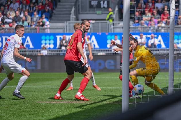 05 05 2024, Soccer, 2 Bundesliga, 32 Matchday Season 2023 2024, SV Wehen Wiesbaden Holstein Kiel, Timo Becker Holstein Kiel scores the goal to make it 1 0 for Holstein Kiel xRHR PHOTO TKx Copyright: RHR-FOTOx RHR-FOTO TK