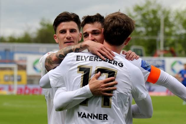 05 05 2024, xmohx, Fußball 2 Bundesliga, SV Elversberg Hertha BSC Berlin emspor, v l Torjubel nach dem Tor zum celebrating the goal celebrate 3 2 durch Paul Wanner SV Elversberg mit Hugo Vandermersch SV Elversberg Luca Schnellbacher SV Elversberg DFL DFB REGULATIONS PROHIBIT ANY USE OF PHOTOGRAPHS as IMAGE SEQUENCES and or QUASI VIDEO Elversberg