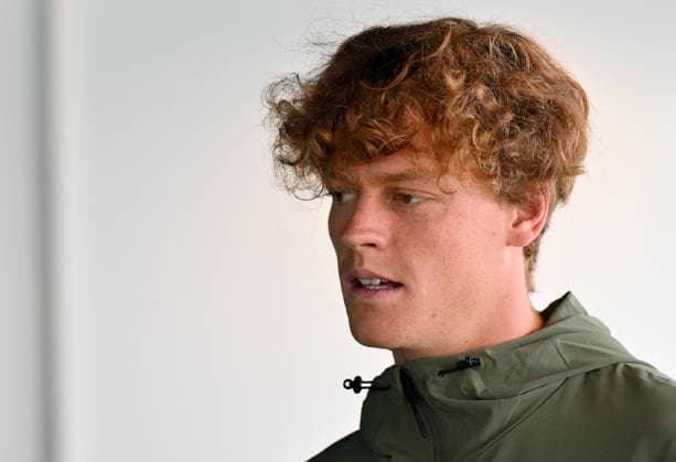 May 5, 2024, Rome: Italian tennis player Jannik Sinner of Italy attends a press conference, PK, Pressekonferenz in Rome, Italy, 05 May 2024. Sinner announced Saturday he will not play at the upcoming Italian Open tennis tournament due to a hip injury which forced him out in Madrid earlier this week. ANSA ETTORE FERRARI Jannik Sinner of Italy attends a press conference  - ZUMAa110 20240505_zaf_a110_039 Copyright: xEttorexFerrarix
