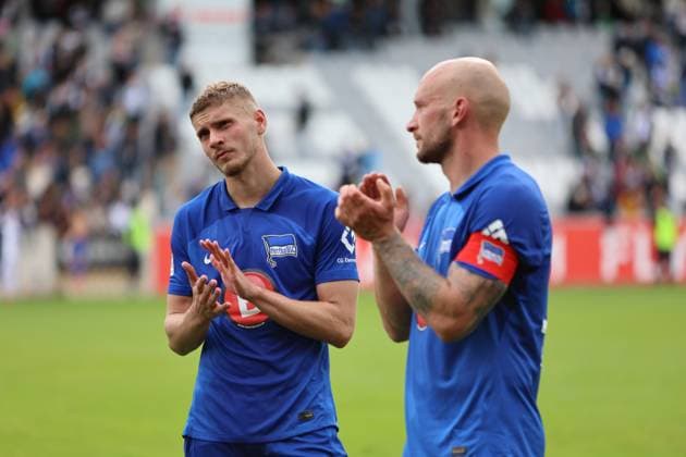 05 05 2024, Football, Men, 2 Bundesliga, Season 2023 2024, SV 07 Elversberg Hertha BSC Berlin, Toni Leistner Hertha BSC disappointed, Marton Dardai Hertha BSC disappointed Elversberg Ursapharm Arena an der Kaiserlinde Saarland Germany EN