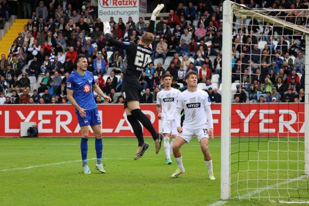 05 05 2024, Football, Men, 2 Bundesliga, Season 2023 2024, SV 07 Elversberg Hertha BSC Berlin, Nicolas Kristof SV 07 Elversberg , Lukas Pinckert SV 07 Elversberg , Hugo Vandermersch SV 07 Elversberg , Haris Tabakovic Hertha BSC Elversberg Ursapharm Arena an der Kaiserlinde Saarland Germany EN