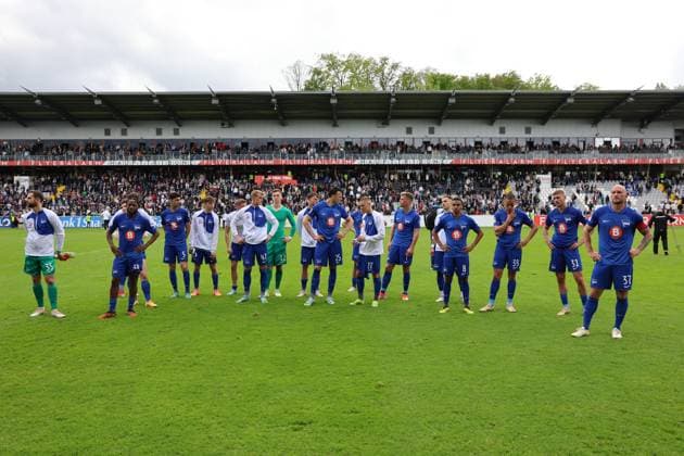 05 05 2024, Football, Men, 2 Bundesliga, Season 2023 2024, SV 07 Elversberg Hertha BSC Berlin, The team Hertha BSC thanks the fans Elversberg Ursapharm Arena an der Kaiserlinde Saarland Germany EN
