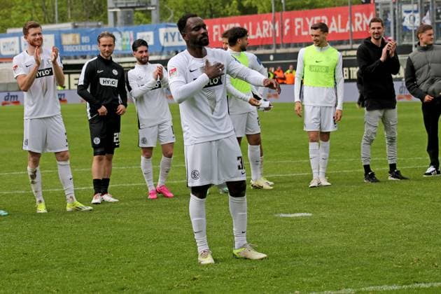 05 05 2024, xmohx, Fussball 2 Bundesliga, SV Elversberg Hertha BSC Berlin emspor, v l Jubel Freude über über den Sieg bei Kevin Koffi SV Elversberg DFL DFB REGULATIONS PROHIBIT ANY USE OF PHOTOGRAPHS as IMAGE SEQUENCES and or QUASI VIDEO Elversberg