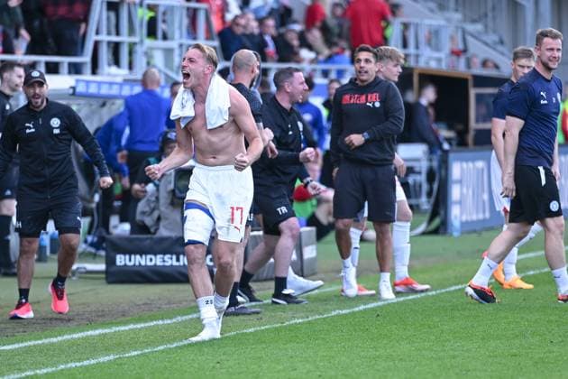 05 05 2024, Soccer, 2 Bundesliga, 32 Matchday Season 2023 2024, SV Wehen Wiesbaden Holstein Kiel, Final emotions Holstein Kiel Timo Becker Holstein Kiel xRHR PHOTO TKx Copyright: RHR-FOTOx RHR-FOTO TK