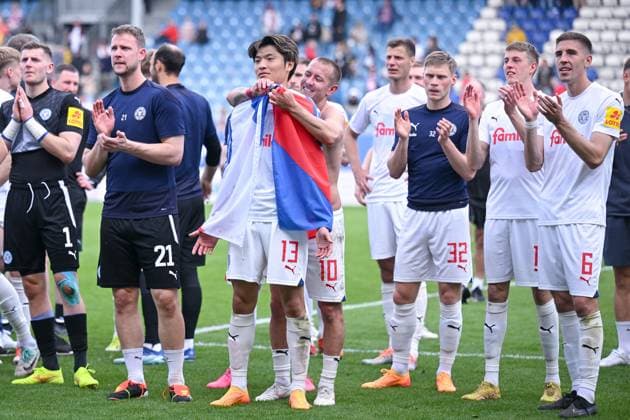 05 05 2024, Soccer, 2 Bundesliga, 32 Matchday Season 2023 2024, SV Wehen Wiesbaden Holstein Kiel, Shuto Machino Holstein Kiel , Lewis Holtby Holstein Kiel xRHR PHOTO TKx Copyright: RHR-FOTOx RHR-FOTO TK