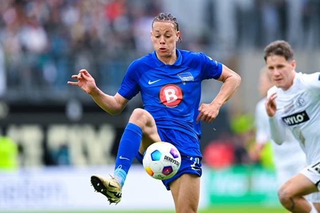 Germany, Spiesen Elversberg, 05 05 2024, Ursapharm Arena at Kaiserlinde, SV Elversberg vs Hertha BSC 2 Bundesliga, Derry Scherhant Hertha BSC controls the ball Spiesen Elversberg Ursapharm Arena at Kaiserlinde Saarland Germany eu-images-121