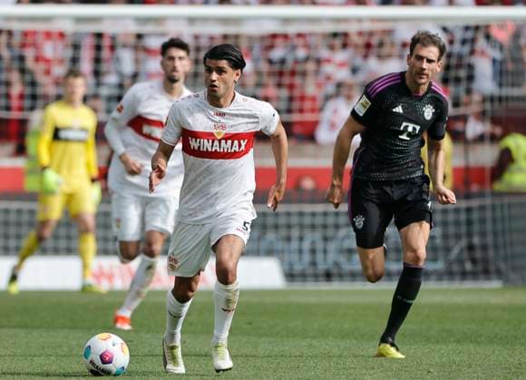 04 05 2024, 1 Bundesliga, Matchday, VfB Stuttgart vs FC Bayern, Mercedes Benz Arena Stuttgart, Football, Sport im Bild Mahmoud Dahoud VfB Stuttgart past Leon Goretzka FC Bayern Muenchen