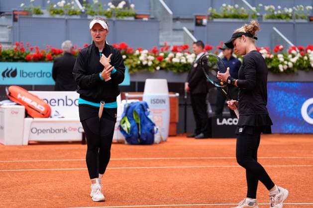 May 5, 2024, Madrid, Madrid, SPAIN: Barbora Krejcikova of Czech Republic plays doubles with Laura Siegemund of Germany against Cristina Bucsa and Sara Sorribes of Spain during the WTA, Tennis Damen Doubles Final of the Mutua Madrid Open 2024, ATP, Tennis Herren Masters 1000 and WTA 1000, tournament celebrated at Caja Magica on May 05, 2024 in Madrid, Spain. Madrid SPAIN - ZUMAa181 20240505_zaa_a181_038 Copyright: xOscarxJ.xBarrosox