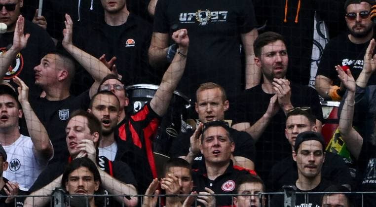 Sport Themen der Woche KW18 Sport Bilder des Tages 05.05.2024, xpsx, Fussball 1.Bundesliga, Eintracht Frankfurt - Bayer 04 Leverkusen v.l. Sebastian Rode of Eintracht Frankfurt im fanblock fans zuschauer (DFL DFB REGULATIONS PROHIBIT ANY USE OF PHOTOGRAPHS as IMAGE SEQUENCES and or QUASI-VIDEO) emspor Frankfurt *** 05 05 2024, xpsx, Fussball 1 Bundesliga, Eintracht Frankfurt Bayer 04 Leverkusen v l Sebastian Rode of Eintracht Frankfurt im fanblock fans zuschauer DFL DFB REGULATIONS PROHIBIT ANY USE OF PHOTOGRAPHS as IMAGE SEQUENCES and or QUASI VIDEO emspor Frankfurt