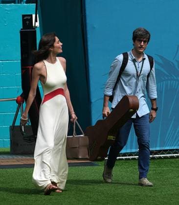 Formula 1 Crypto com Miami Grand Prix 05 05 2024, Miami International Autodrome, Miami, Formula 1 Crypto com Miami Grand Prix,in the picture Carlos Onoro, manager of Carlos Sainz Jr ESP , Scuderia Ferrari HP with his girlfriend Rebecca Donaldson nordphotoxGmbHx xBratic nph00250